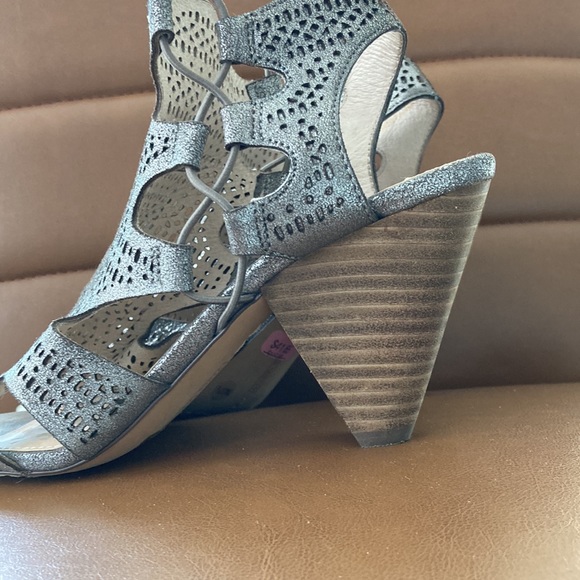 NWOT Wedge Sandals- Size 7 - Picture 8 of 8